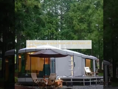 Maison capsule spatiale en acier de 8 tonnes avec panneaux solaires et éclairage LED