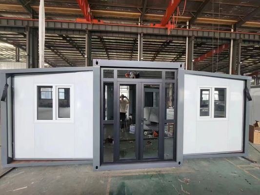 Cadre en acier galvanisé de 40 pieds Container extensible Maison avec plomberie prête à l'emploi et plaque murale en acier de couleur EPS T65mm