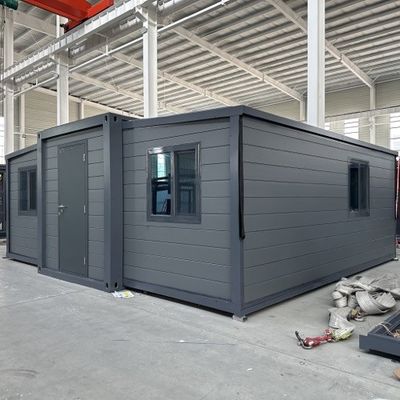 Maison-container pliable avec toit en matériaux de construction verts et systèmes de ventilation naturels