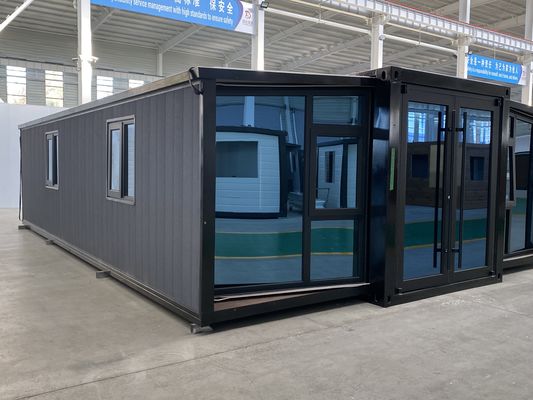 Maison de conteneurs à double aile avec balcon et structure en acier La solution ultime pour les chantiers de construction