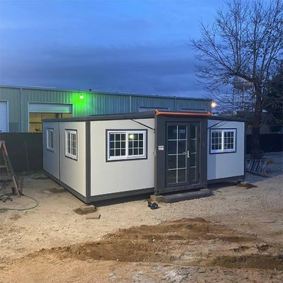 56 mètres carrés de surface et 30 pieds de longueur maison de conteneurs extensible avec toit en tôle galvanisée