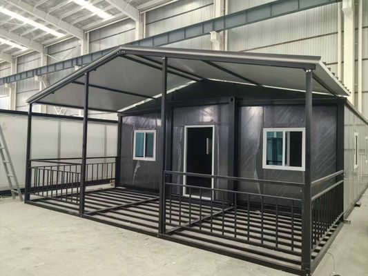 Maison de conteneurs extensible de 30 pieds avec fenêtre coulissante en alliage d'aluminium et isolation en mousse de polyuréthane 3,75 tonnes de poids net