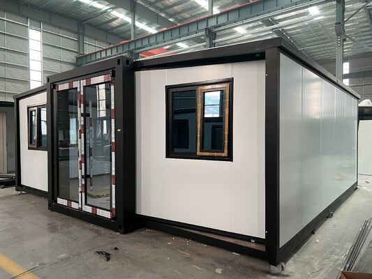 Cadre latéral entièrement galvanisé, conteneur pliable de 20 pieds avec une disposition de maison personnalisable et un plancher en fibre de ciment ignifuge de 18 mm d'épaisseur